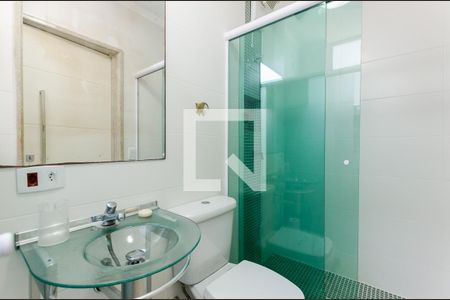 Banheiro de kitnet/studio para alugar com 1 quarto, 48m² em José Menino, Santos