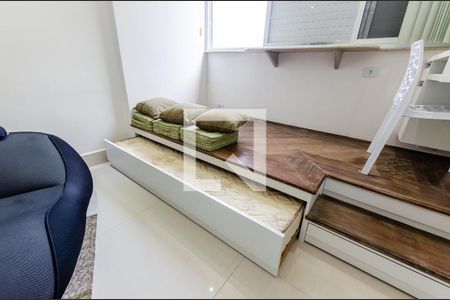 Detalhe cama casal embutida de kitnet/studio para alugar com 1 quarto, 48m² em José Menino, Santos