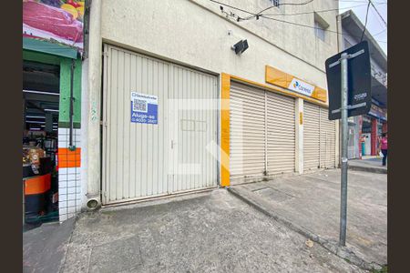 Casa para alugar com 240m², 2 quartos e 1 vaga Casa para alugar com 240m², 2 quartos e 1 vagaFachada