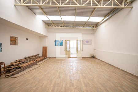 Casa para alugar com 240m², 2 quartos e 1 vaga Casa para alugar com 240m², 2 quartos e 1 vagaSalão