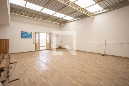 Casa para alugar com 240m², 2 quartos e 1 vaga Casa para alugar com 240m², 2 quartos e 1 vagaSalão