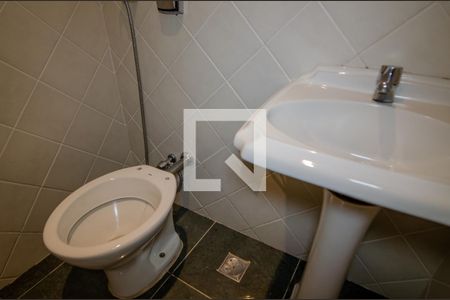Lavabo de casa de condomínio para alugar com 4 quartos, 300m² em Vargem Pequena, Rio de Janeiro