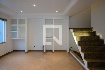 Sala de casa de condomínio para alugar com 4 quartos, 300m² em Vargem Pequena, Rio de Janeiro