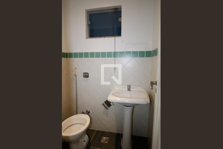 Lavabo de casa de condomínio para alugar com 4 quartos, 300m² em Vargem Pequena, Rio de Janeiro
