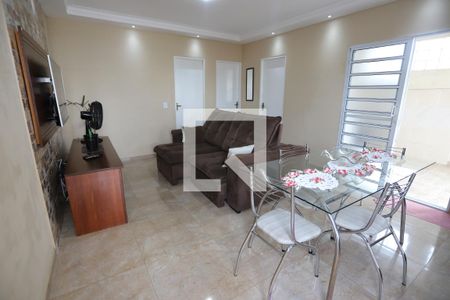 Sala de casa para alugar com 2 quartos, 70m² em Cidade Edson, Suzano