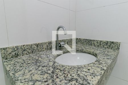 Banheiro de apartamento à venda com 1 quarto, 37m² em Vila Antonina, São Paulo