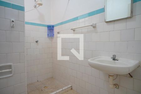 Banheiro de kitnet/studio para alugar com 1 quarto, 24m² em Menino Deus, Porto Alegre
