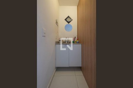 Banheiro de kitnet/studio para alugar com 1 quarto, 25m² em Sumarezinho, São Paulo