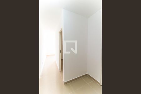 Corredor de apartamento à venda com 2 quartos, 50m² em Vila Carmosina, São Paulo