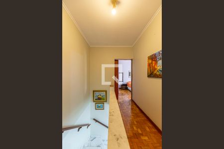 Hall Dormitórios de casa à venda com 3 quartos, 209m² em Vila Eldizia, Santo André