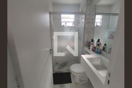 Banheiro  de apartamento à venda com 2 quartos, 53m² em Distrito Industrial Doutor Hélio Pentagna Guimarães, Contagem