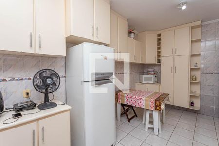 Cozinha  de casa à venda com 3 quartos, 210m² em Piraporinha, Diadema