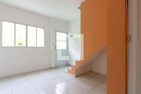 Sala de casa de condomínio para alugar com 2 quartos, 80m² em Parada Xv de Novembro, São Paulo