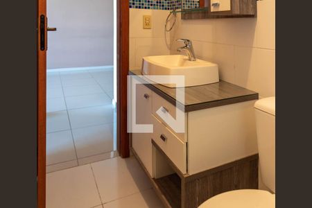 Banheiro de apartamento à venda com 2 quartos, 66m² em Vila Jardim, Porto Alegre