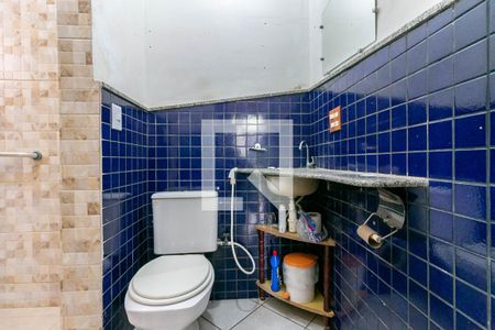 Banheiro de kitnet/studio para alugar com 1 quarto, 33m² em Álvaro Camargos, Belo Horizonte