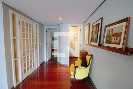 Entrada  de apartamento à venda com 3 quartos, 260m² em Paineiras do Morumbi, São Paulo