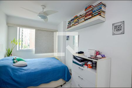 Suite de apartamento à venda com 2 quartos, 65m² em Icaraí, Niterói