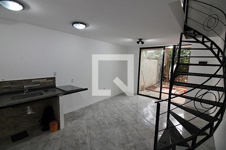 Sala de casa para alugar com 2 quartos, 73m² em Vargem Pequena, Rio de Janeiro