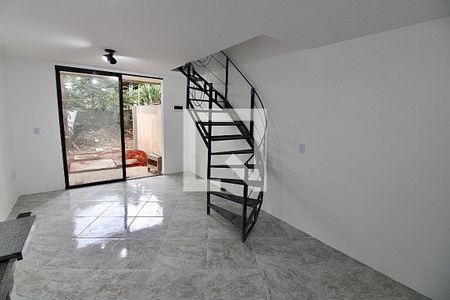 Sala de casa para alugar com 2 quartos, 73m² em Vargem Pequena, Rio de Janeiro