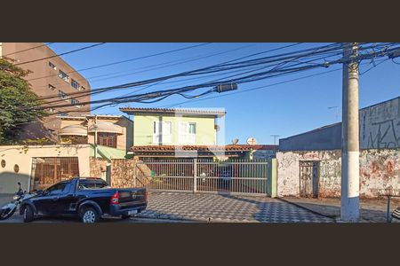 Fachada de casa para alugar com 4 quartos, 250m² em Vila Osasco, Osasco