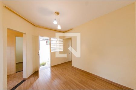 Sala de casa para alugar com 2 quartos, 70m² em Carlos Prates, Belo Horizonte