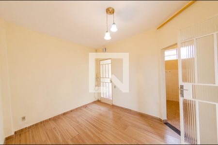 Sala de casa para alugar com 2 quartos, 70m² em Carlos Prates, Belo Horizonte