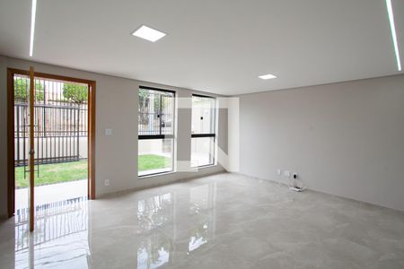 Sala de estar de casa à venda com 4 quartos, 360m² em Planalto, Belo Horizonte