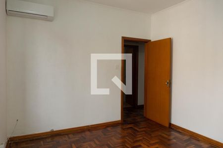 Quarto 1 de apartamento para alugar com 2 quartos, 76m² em Santa Cecília, Porto Alegre
