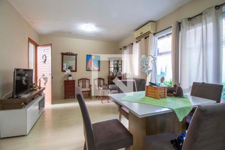 Sala de casa de condomínio à venda com 2 quartos, 76m² em Olaria, Canoas