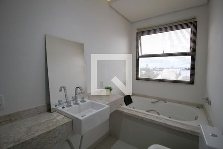 Banheiro da Suíte de casa de condomínio para alugar com 3 quartos, 183m² em Alto da Boa Vista, Sorocaba