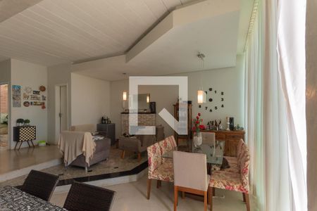 Sala de casa de condomínio para alugar com 3 quartos, 234m² em Swiss Park, Campinas