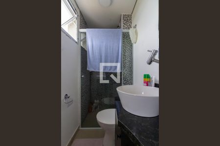 Banheiro de apartamento à venda com 1 quarto, 60m² em Vila Carmosina, São Paulo