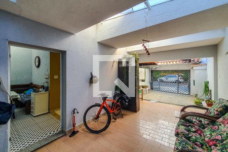 Fachada de casa à venda com 3 quartos, 180m² em Vila Mariana, São Paulo