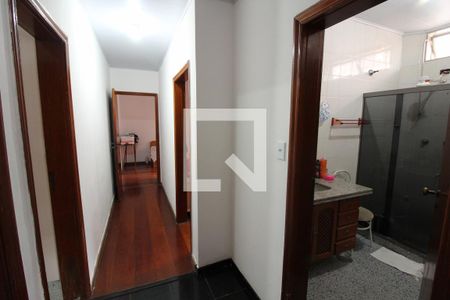 Corredor de casa à venda com 5 quartos, 182m² em Vila Prudente, São Paulo