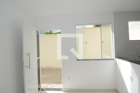 Sala de casa para alugar com 1 quarto, 27m² em Bento Ribeiro, Rio de Janeiro