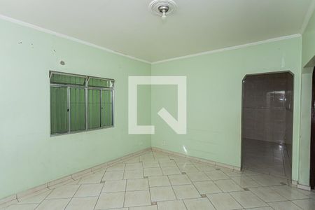 Sala de casa à venda com 5 quartos, 200m² em Vila Carbone, São Paulo