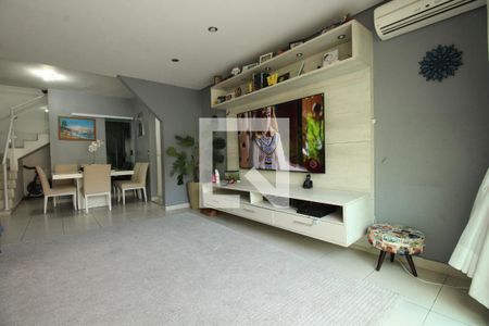 Sala de casa à venda com 3 quartos, 200m² em Vila Nivi, São Paulo