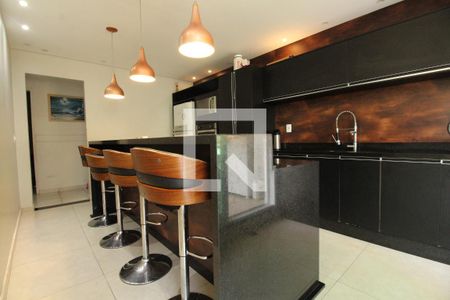 cozinha de casa à venda com 3 quartos, 200m² em Vila Nivi, São Paulo