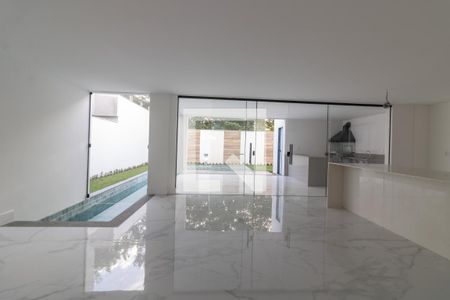 Sala de casa de condomínio à venda com 4 quartos, 467m² em Vargem Grande, Rio de Janeiro