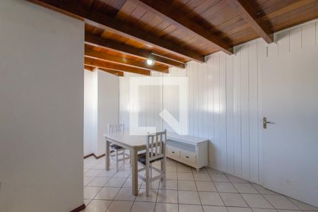 Sala de apartamento para alugar com 2 quartos, 60m² em Saco dos Limões, Florianópolis