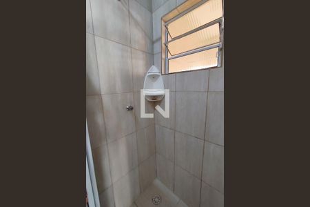 Banheiro de casa de condomínio para alugar com 1 quarto, 25m² em Vila Granada, São Paulo