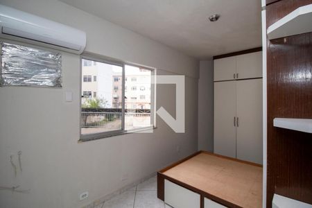 Quarto de apartamento à venda com 1 quarto, 50m² em Olaria, Rio de Janeiro
