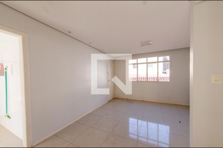 Sala de apartamento à venda com 3 quartos, 70m² em Vila Ermelinda, Belo Horizonte