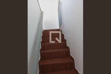 Escada de casa à venda com 2 quartos, 150m² em Vila São Domingos, São Paulo