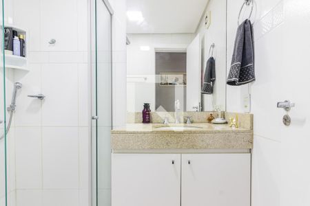 Banheiro da Suite de apartamento à venda com 2 quartos, 53m² em Protásio Alves, Porto Alegre