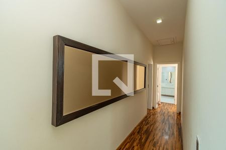 Casa de condomínio à venda com 338m², 3 quartos e 5 vagas Casa de condomínio à venda com 338m², 3 quartos e 5 vagasCorredor