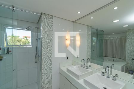 Casa de condomínio à venda com 338m², 3 quartos e 5 vagas Casa de condomínio à venda com 338m², 3 quartos e 5 vagasBanheiro da Suíte 3