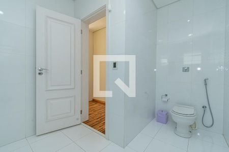 Casa de condomínio à venda com 338m², 3 quartos e 5 vagas Casa de condomínio à venda com 338m², 3 quartos e 5 vagasBanheiro Suite 2