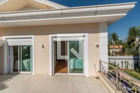Casa de condomínio à venda com 338m², 3 quartos e 5 vagas Casa de condomínio à venda com 338m², 3 quartos e 5 vagasVaranda Suite 2