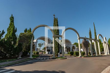 Casa de condomínio à venda com 338m², 3 quartos e 5 vagas Casa de condomínio à venda com 338m², 3 quartos e 5 vagasFachada Condominio